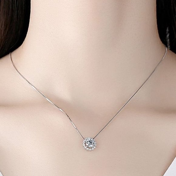 1 Carat Moissanite Flower Necklace with 925 Sterling Silver Chain - Picture 8 of 8